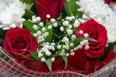 Çiçek buketi yaratıcı bir düzende bir çiçek koleksiyonudur. Çiçek buketleri evlerin ya da kamu binalarının dekorasyonu için düzenlenebilir ya da elde taşınabilir.