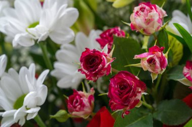 Çiçek buketi yaratıcı bir düzende bir çiçek koleksiyonudur. Çiçek buketleri evlerin ya da kamu binalarının dekorasyonu için düzenlenebilir ya da elde taşınabilir.