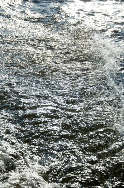 Textura. fondo. agua bajo el sol poniente —  Fotos de Stock