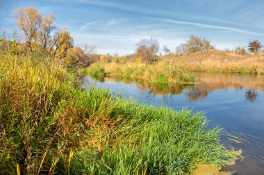 Sonbaharda nehir, yılın altın zamanı.