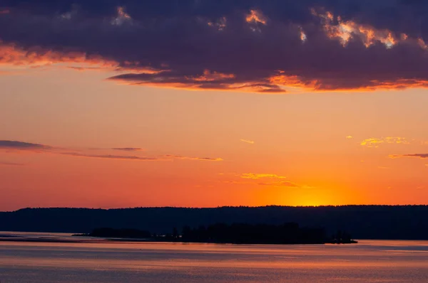 Nascer do sol no rio Kama — Fotografia de Stock