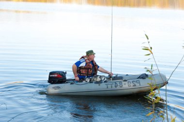 Lastik botlar balık tutmaya hazır.