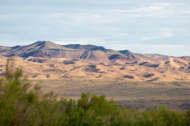 Bozkır yaz. Turgai Kaydet. Çölde Gölü