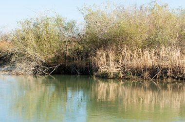 Çöle yakın. Çöl. Bozkır. nehir