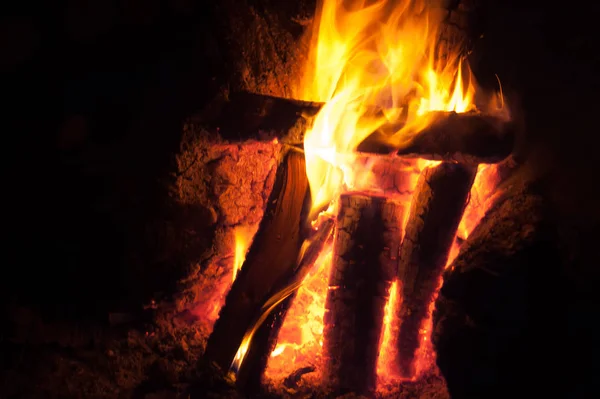 火中的火 寒冷的秋夜 — 图库照片