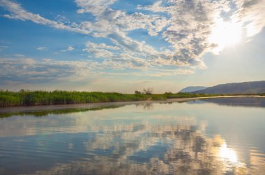 Bozkır yaz. Turgai Kaydet. Çölde Gölü