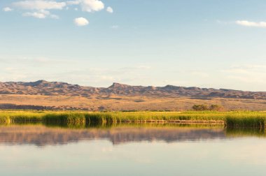 Bozkır yaz. Turgai Kaydet. Çölde Gölü