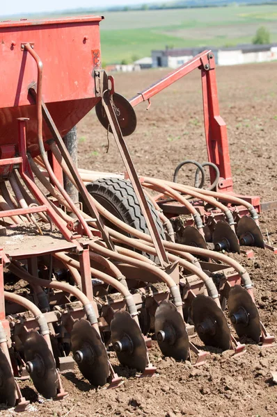 Tracteurs plantant des champs agricoles — Photo