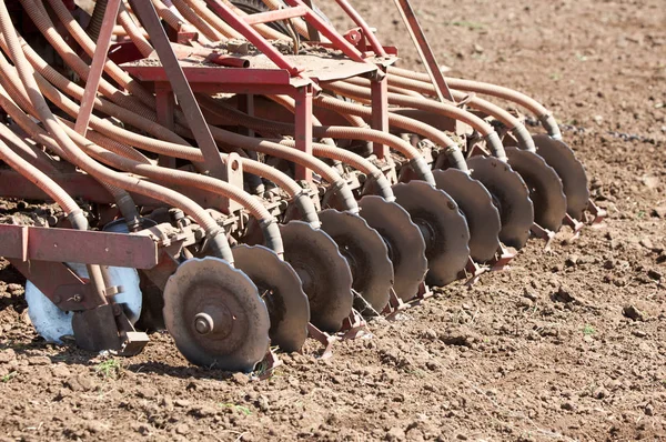 Tracteurs plantant des champs agricoles — Photo