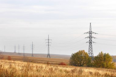 Güç direkleri ve gökyüzü