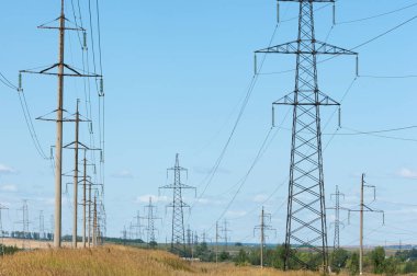 detay elektrik pilon mavi gökyüzü