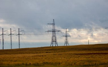 Elektrik tedariği için kutuplar