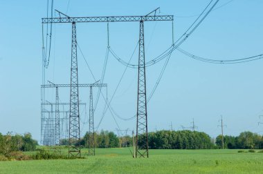 Elektrik tedariği için kutuplar