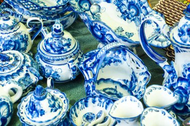 Porselen çay seti, seramik. Boyanmış mavi boyalar, Rus halkı...