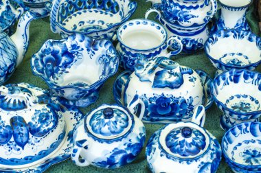 Porselen çay seti, seramik. Boyanmış mavi boyalar, Rus halkı...