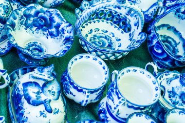 Porselen çay seti, seramik. Boyanmış mavi boyalar, Rus halkı...