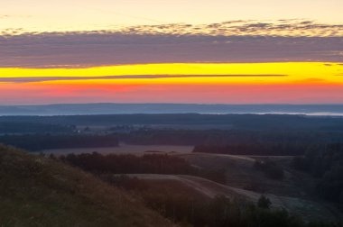 huş ağacı orman manzaralı dağ (gündoğumu gün batımında üzerinden