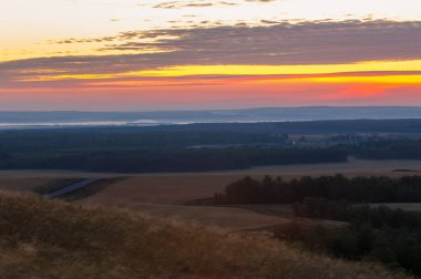 huş ağacı orman manzaralı dağ (gündoğumu gün batımında üzerinden