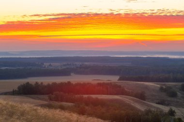 huş ağacı orman manzaralı dağ (gündoğumu gün batımında üzerinden