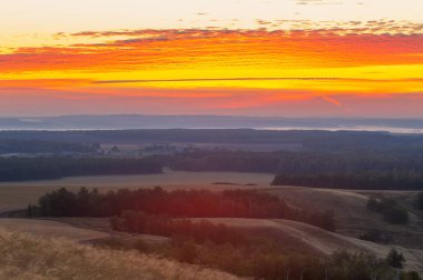 huş ağacı orman manzaralı dağ (gündoğumu gün batımında üzerinden
