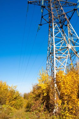 Sonbahar sahneleri. Energo. Yeşil enerji kavramı, enerji santrali, clo