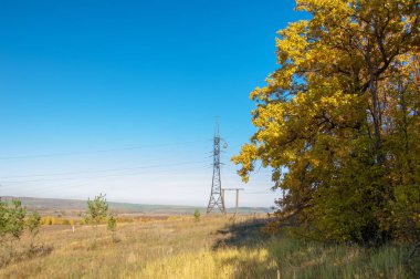 Sonbahar sahneleri. Energo. Yeşil enerji kavramı, enerji santrali, clo