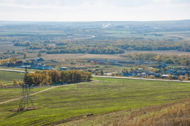 Sonbahar sahneleri. Energo. Yeşil enerji kavramı, enerji santrali, clo