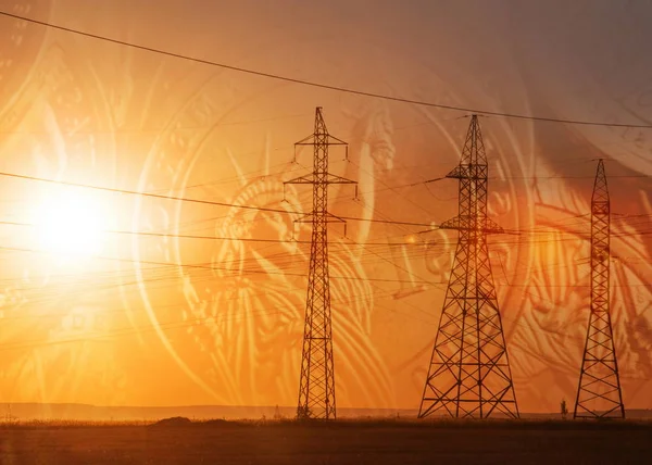 Hochspannungsfreileitung. Energiesäulen. bei Sonnenuntergang, — Stockfoto