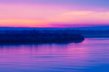 Bahar nehri gün doğumu gün batımı