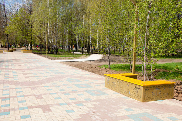 Фото весеннего торгового центра. Ранним утром широкоугольное фото pr
