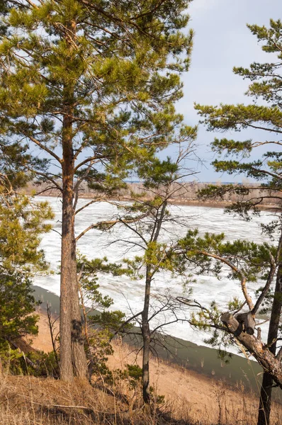 Bahar River, buz Nehri üzerinde. 