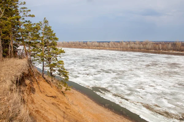 Bahar River, buz Nehri üzerinde. 