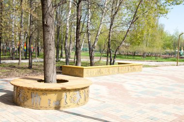 Bahar alışveriş merkezinin fotoğrafı. Sabahın erken saatlerinde bir halkla ilişkinin geniş açılı fotoğrafı.