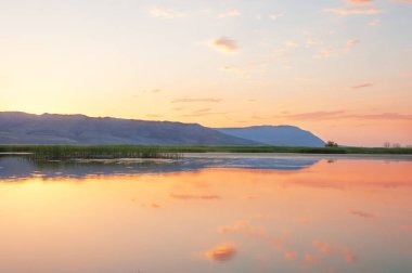 Bozkır yaz. Turgai Kaydet. Çölde Gölü