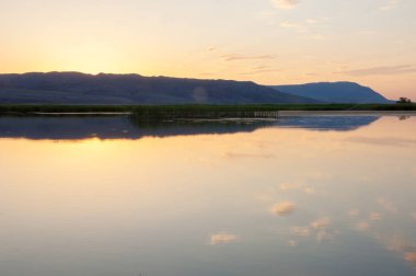 Bozkır yaz. Turgai Kaydet. Çölde Gölü