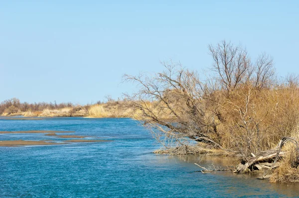 Rio na estepe de primavera — Fotografia de Stock