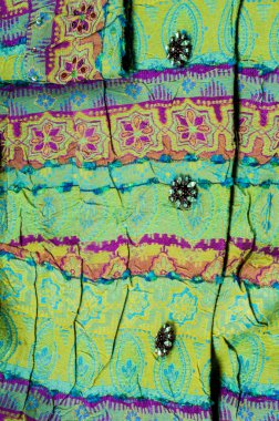 Geçmişi, dokusu. Kırmızı desenli yeşil elbise.