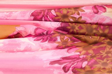 Pembe kumaş çiçek işlemeli. doku