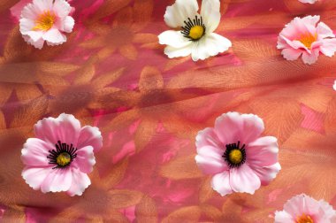 Pembe kumaş çiçek işlemeli. doku