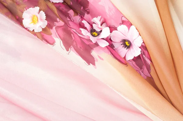 Fleurs incrustées de tissu rose. texture — Photo