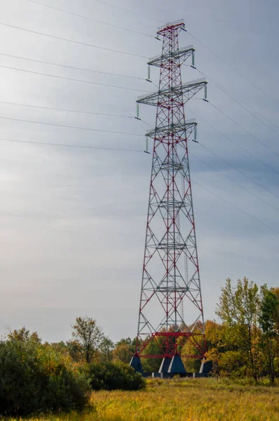 Vista Panoramica Grattacieli Elettrici Alta Tensione Torri Trasmissione Energia Che — Foto Stock