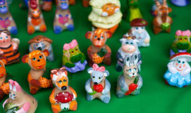 Doku arka plan deseni. Kil hobilerinden ve yaratıcılıktan oluşan halk sanatı makaleleri, bir insanın kişiliğinin yaratıcı yönlerini ve bakış açısını geliştirmesine yardımcı olan ve ifade etmesine yardımcı olan bir insan aktivitesidir.