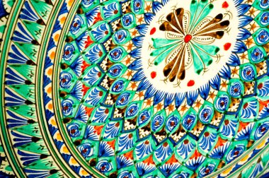 Ulusal süseşyaları ile dekore edilmiş el yapımı ürünler, Özbekistan