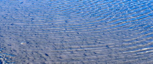 Летняя Фотография Жаркий День Игра Света Волнах Песчаном Пляже — стоковое фото