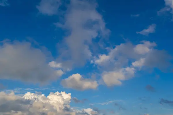 Las Nubes Del Cielo Una Masa Vapor Agua Condensado Visible —  Fotos de Stock