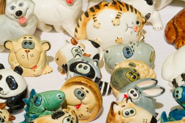 Arkaplan dokusu. Şablon. Topraktan yapılmış ürünler, el sanatları. Çamurdan yapılmış refraktör ürünleri. sert, yapışkan ince taneli toprak, genellikle sarı, ve kurutulmuş ve pişirilmiş ve çömlek.