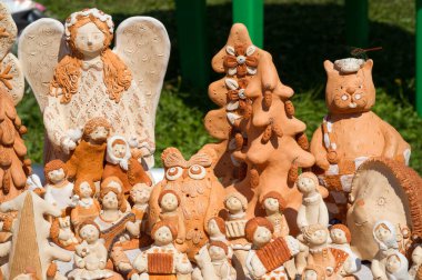 Arkaplan dokusu. Şablon. Topraktan yapılmış ürünler, el sanatları. Çamurdan yapılmış refraktör ürünleri. sert, yapışkan ince taneli toprak, genellikle sarı, ve kurutulmuş ve pişirilmiş ve çömlek.