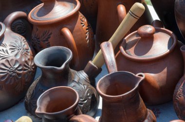 Arkaplan dokusu. Şablon. Topraktan yapılmış ürünler, el sanatları. Çamurdan yapılmış refraktör ürünleri. sert, yapışkan ince taneli toprak, genellikle sarı, ve kurutulmuş ve pişirilmiş ve çömlek.