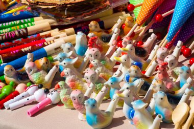 Doku arka plan deseni. Kil hobilerinden ve yaratıcılıktan oluşan halk sanatı makaleleri, bir insanın kişiliğinin yaratıcı yönlerini ve bakış açısını geliştirmesine yardımcı olan ve ifade etmesine yardımcı olan bir insan aktivitesidir.