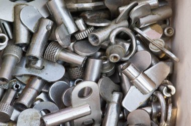 Bit pazarı, küçük metal ürünleri. Bir pazar, tipik açık hava, ikinci el mallar satıyor..